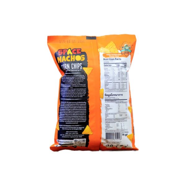 ด้านหลังซอง Spacenachos ชีสคอร์นชิปส์ แสดงข้อมูลโภชนาการ ส่วนผสม และบาร์โค้ด. Back packaging of Spacenachos Cheese Corn Chips, showing nutritional information, ingredients, and barcode.